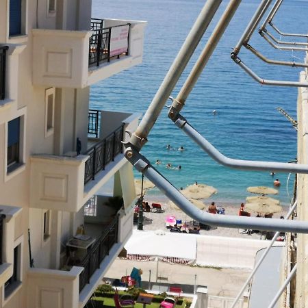 Comfortable Beachfront Apartment Loutráki Dış mekan fotoğraf