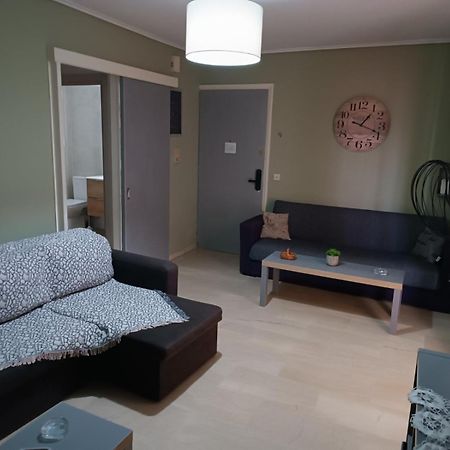 Comfortable Beachfront Apartment Loutráki Dış mekan fotoğraf