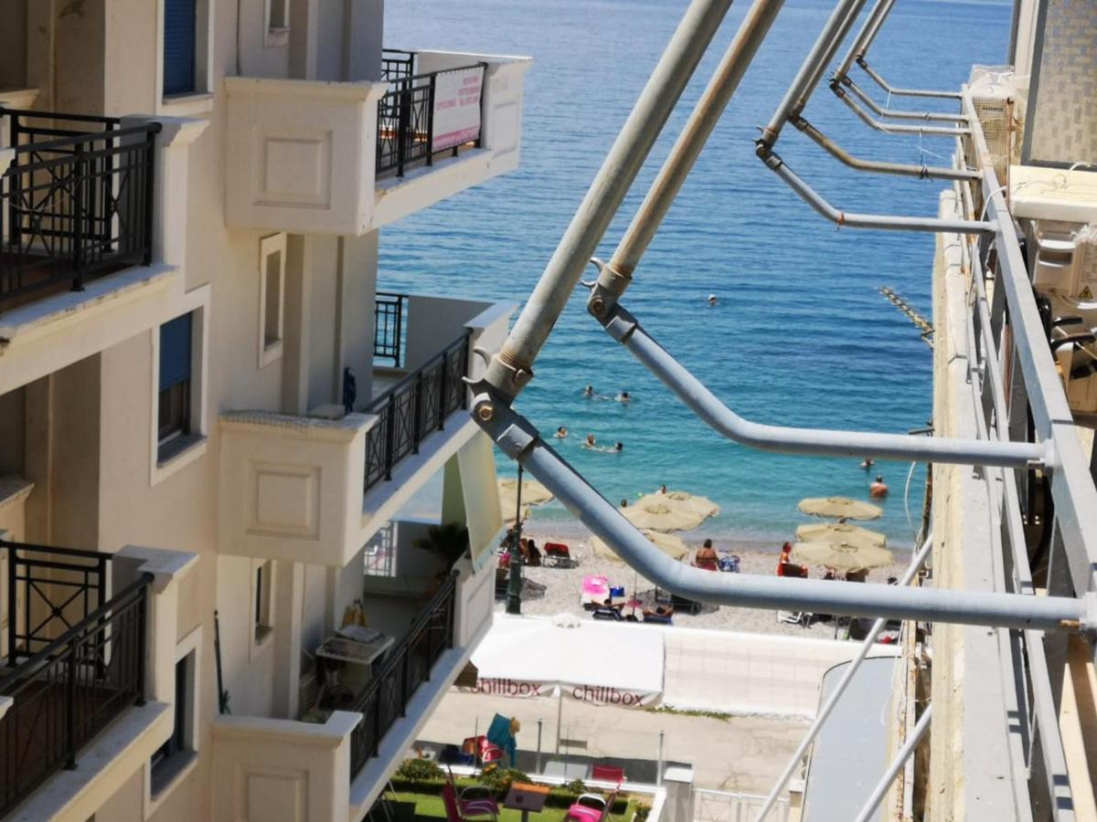 Comfortable Beachfront Apartment Loutráki Dış mekan fotoğraf