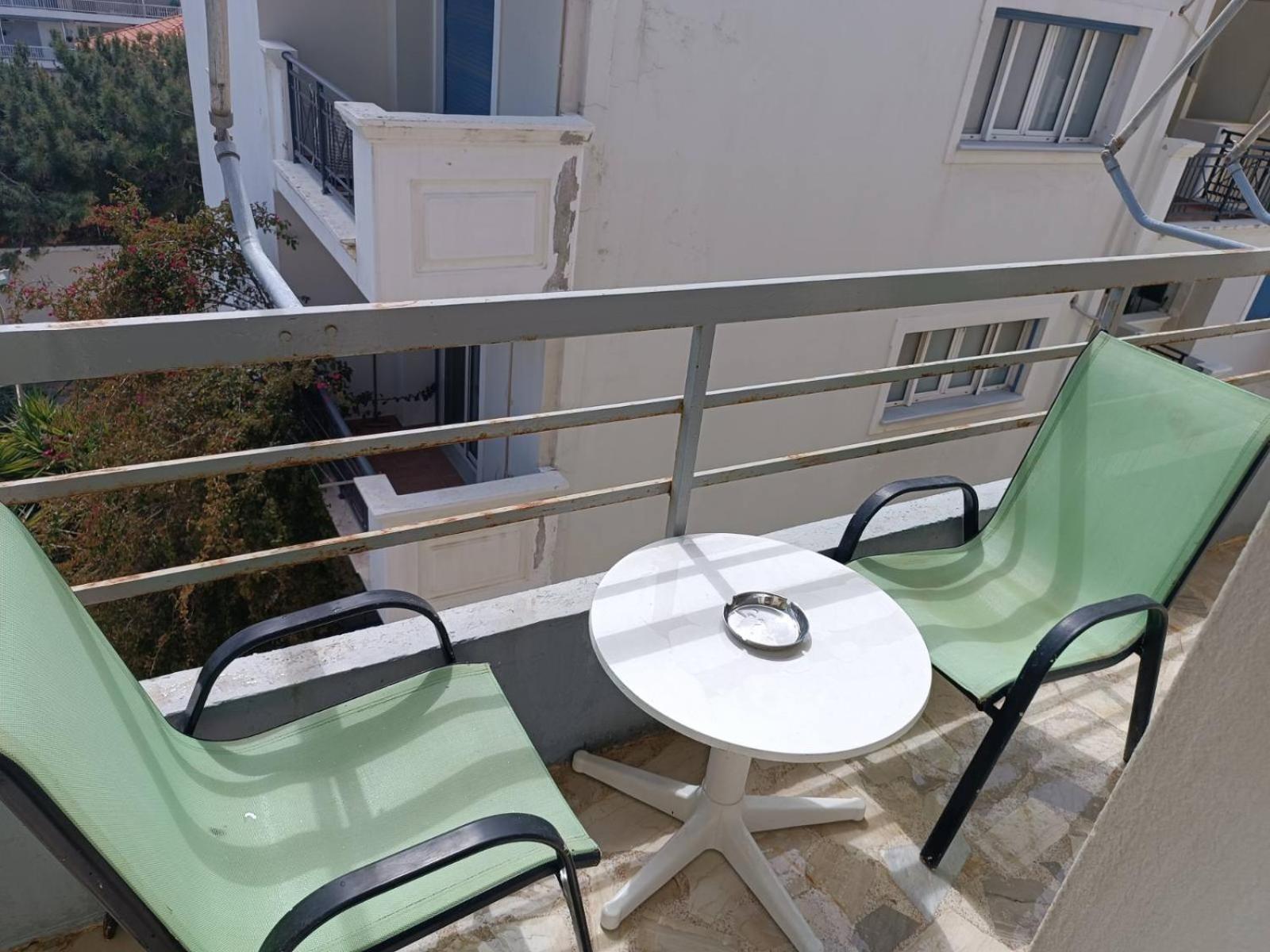 Comfortable Beachfront Apartment Loutráki Dış mekan fotoğraf